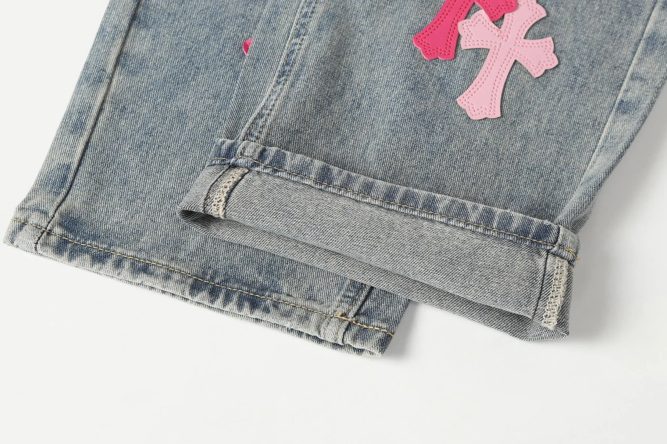 P260 Cross-border model, please do not place an order if you are pursuing quality - Chrome Hearts/Chrome Hearts Cross ✝️Pink embroidered washed jeans, trousers and casual pants - High weight, high density and high quality. The wool is soft, delicate and skin-friendly. It feels soft and silky. It has excellent warmth and skin-friendly properties. - Custom-woven and dyed, no color difference. No matter the fabric or workmanship details, it beats the ordinary version on the market. - Hardware zipper accessories are all customized, full of details - Color: washed blue -Size: 28 30 32 34 36